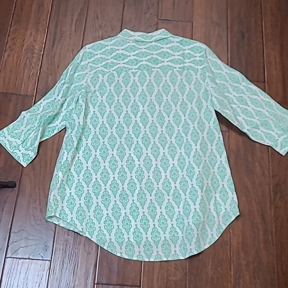Chico's Green & White Patterned 100% Linen Button-Up 3/4 Length Sleeve Top (2)